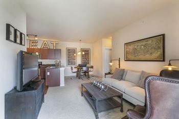 9' Ceilings throughout
